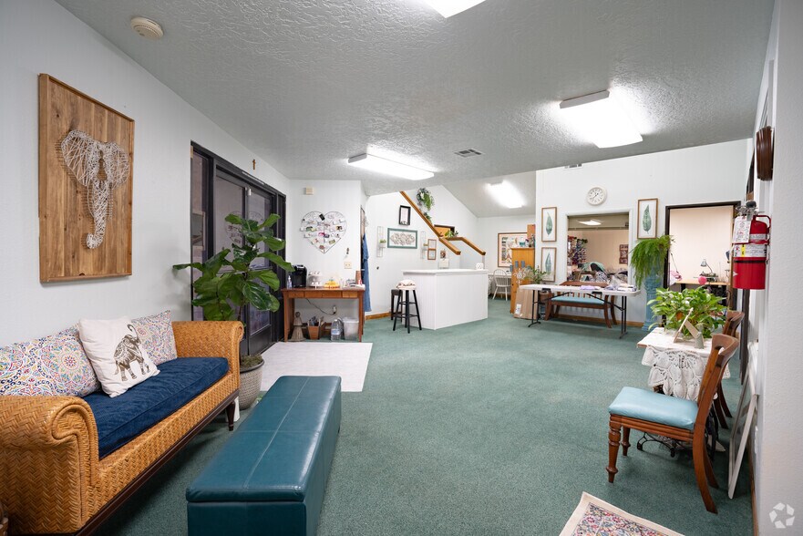 More Photos Of 18930 US Highway 18, Apple Valley Loft Creative Space For Sale