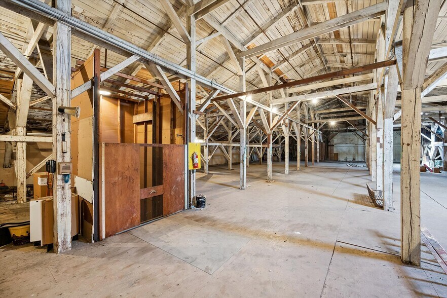 More Photos Of 1200 National St, Houston Warehouse For Sale