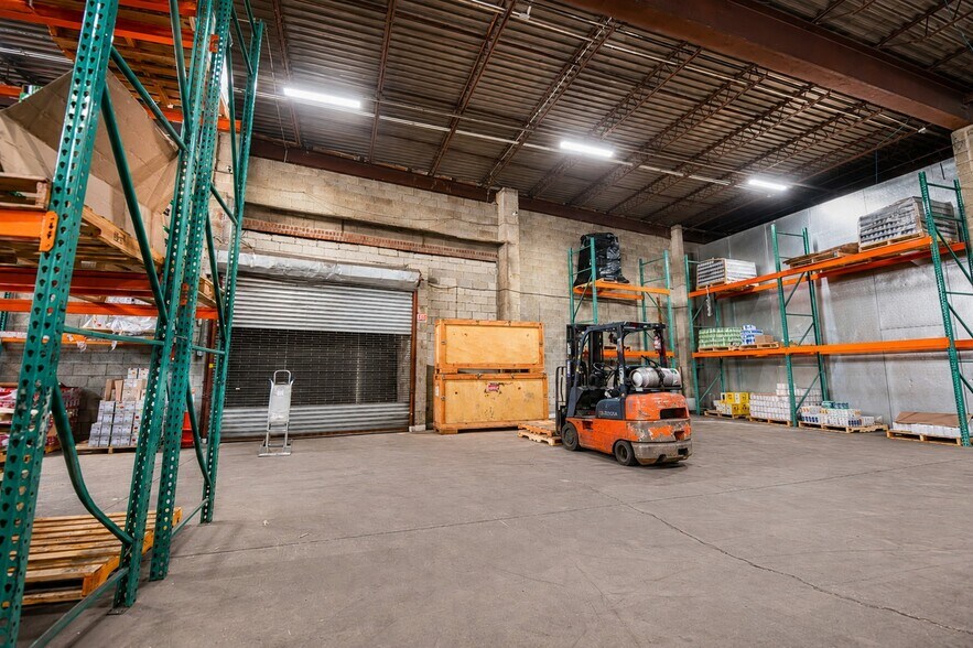 More Photos Of 585 Meserole St, Brooklyn Warehouse For Sale