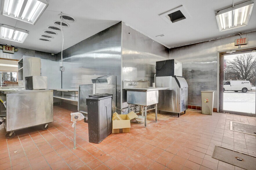 More Photos Of 323 S Main St, Eaton Rapids Freestanding For Sale