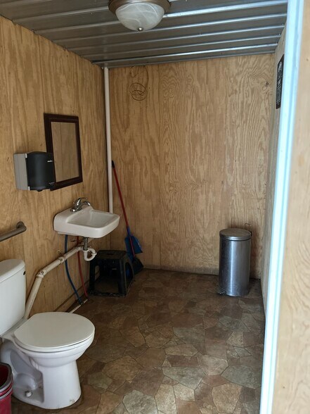 More Photos Of 9185 E County Road 700 N, Hope Specialty For Lease