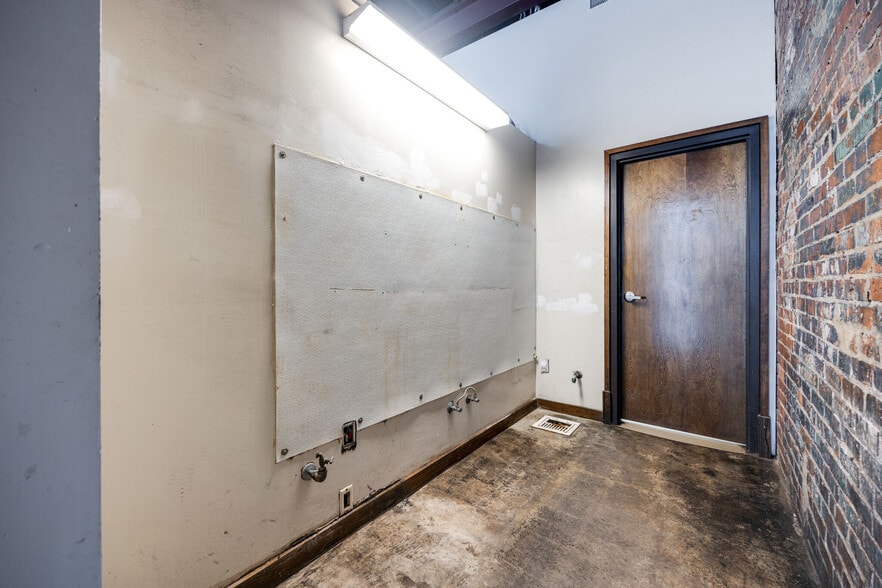 More Photos Of 1437 Market St, Chattanooga Storefront For Lease