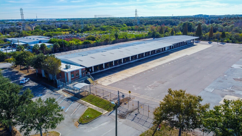 More Photos Of 9801 Palm River Rd, Tampa Truck Terminal For Lease