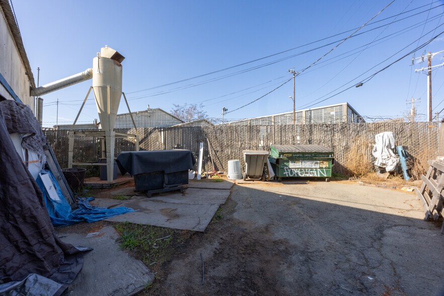 More Photos Of 8401 Baldwin St, Oakland Warehouse For Sale