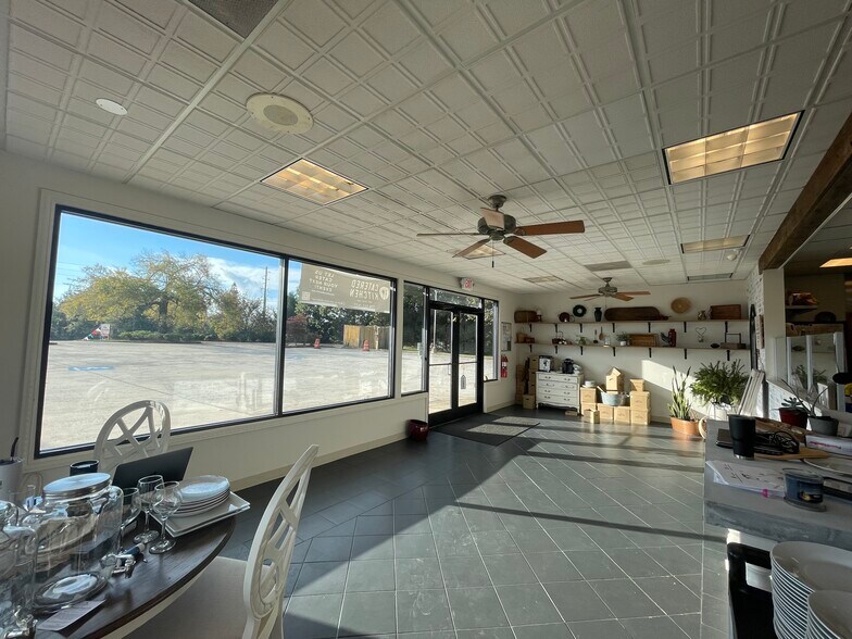 More Photos Of 386 Highway 82 S, Jefferson Restaurant For Sale