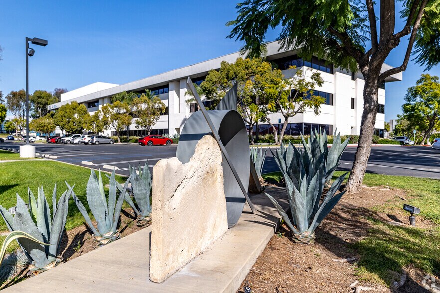 More Photos Of 500 S Kraemer Blvd, Brea Office For Lease