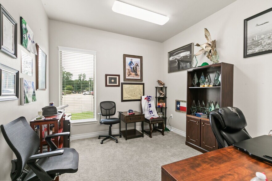 More Photos Of 13715 Office Park Dr, Houston Office For Sale