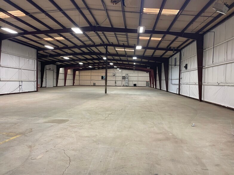 More Photos Of 3149 Lodge Rd, Huntsville Warehouse For Lease