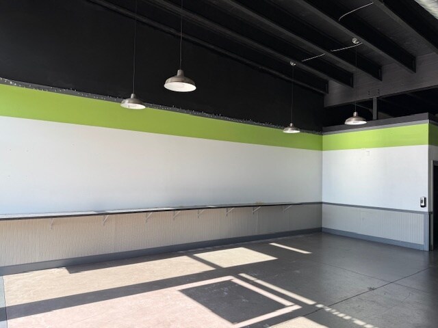 More Photos Of 2737 Lancaster Dr NE, Salem Freestanding For Lease