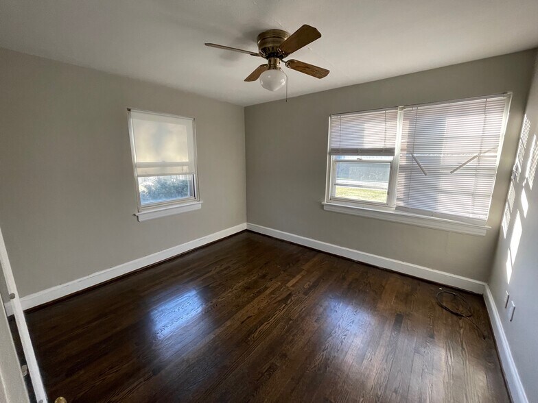 More Photos Of 2745 Orange Ave NE, Roanoke Office For Sale