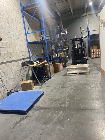 More Photos Of 2061 NW 112th Ave, Miami Light Distribution For Lease