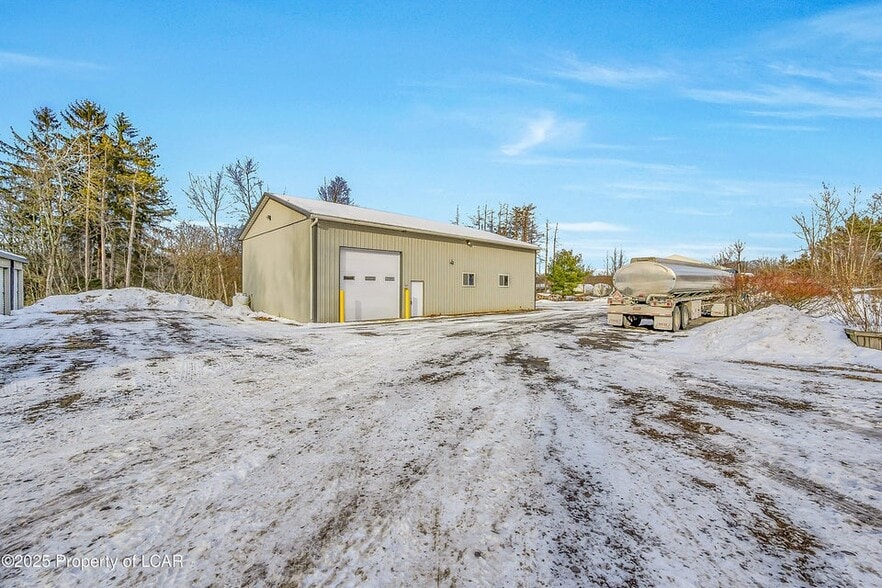 More Photos Of 7147 Blue Ridge Trl, Mountain Top Industrial For Lease