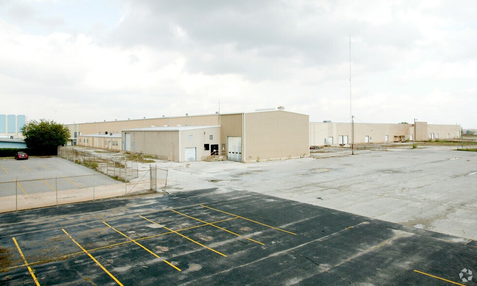More Photos Of 8600 S I-35 Service Rd, Oklahoma City Warehouse For Sale