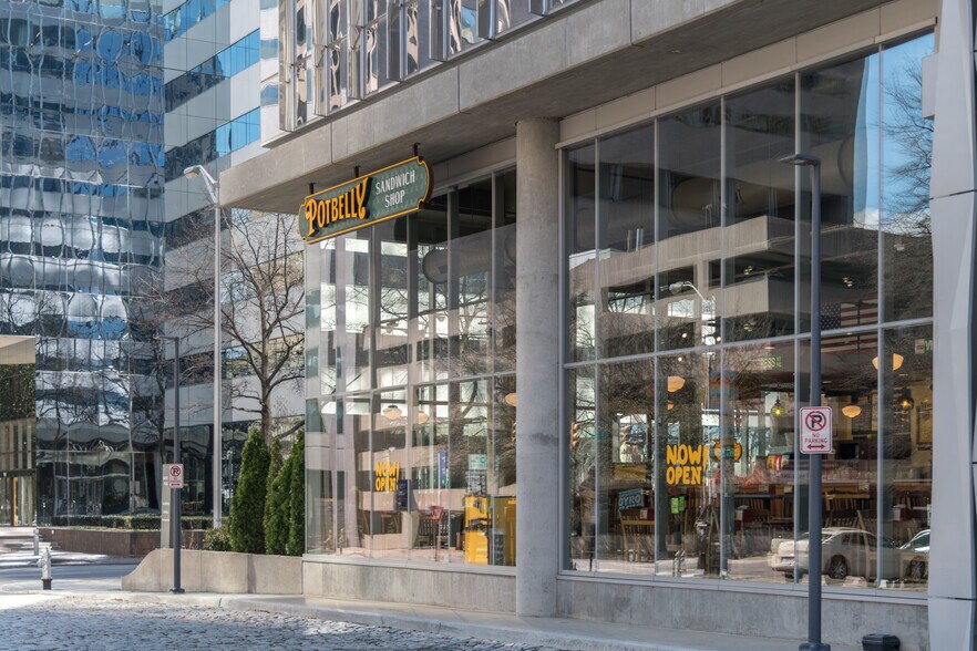 More Photos Of 800 E Canal St, Richmond Office For Lease