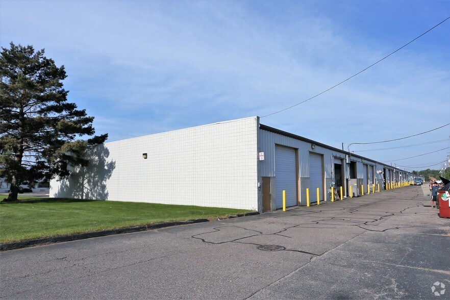 More Photos Of 42800-42892 Mound Rd, Sterling Heights Warehouse For Lease