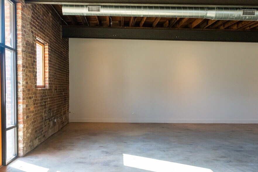 More Photos Of 416 3rd St, Petersburg Loft Creative Space For Lease