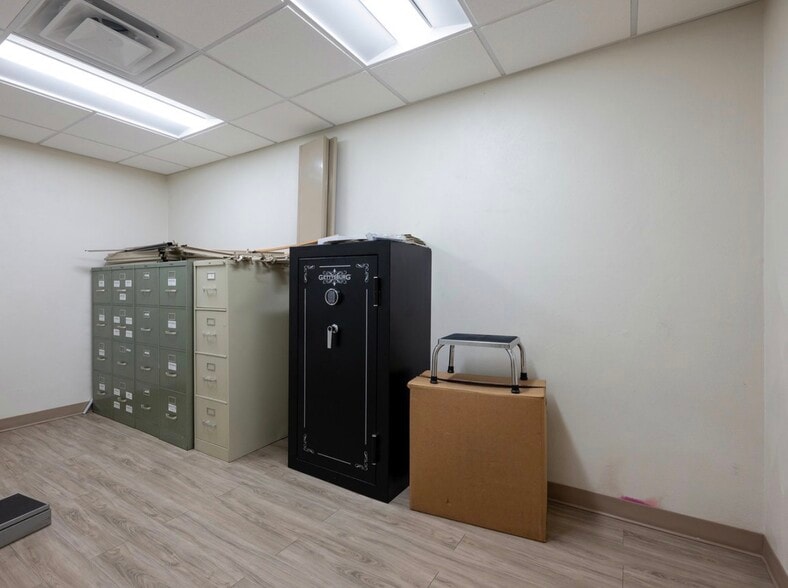 More Photos Of 129 7th Ave, Charleston Office For Sale