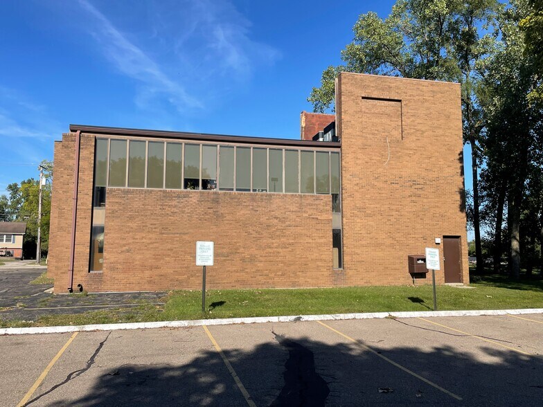More Photos Of 2500 Rochester Ct, Troy Light Manufacturing For Sale