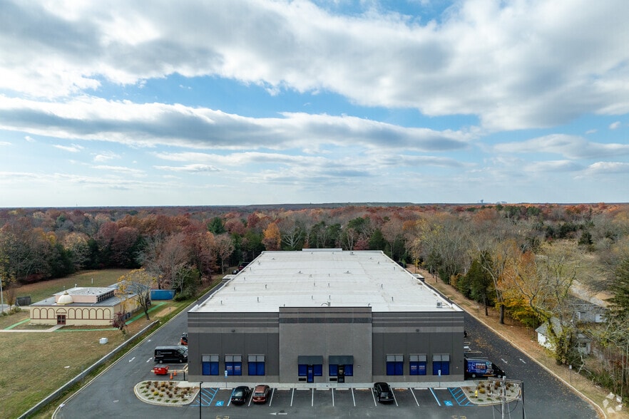 More Photos Of 1930 Lakewood Rd, Toms River Warehouse For Lease