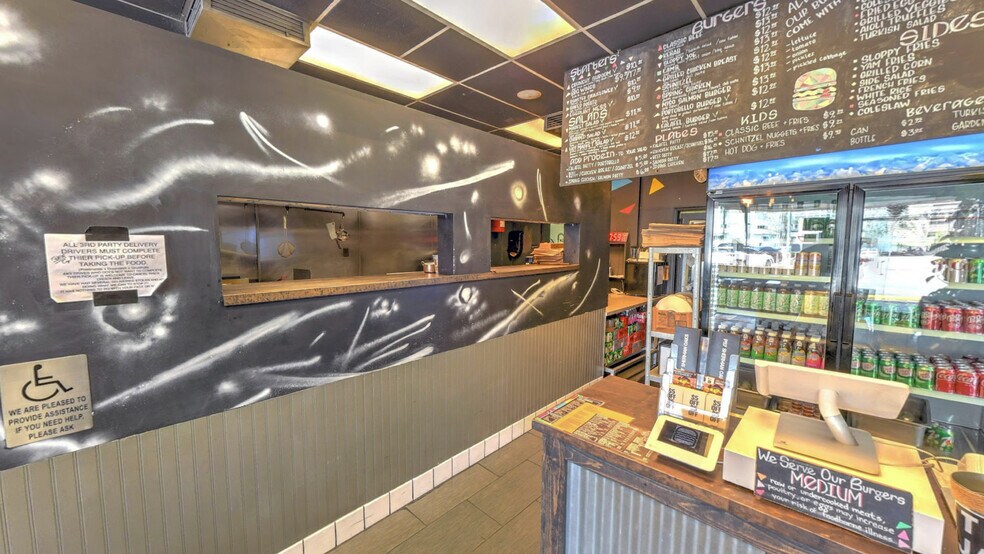 More Photos Of 15030 Ventura Blvd, Sherman Oaks Restaurant For Lease