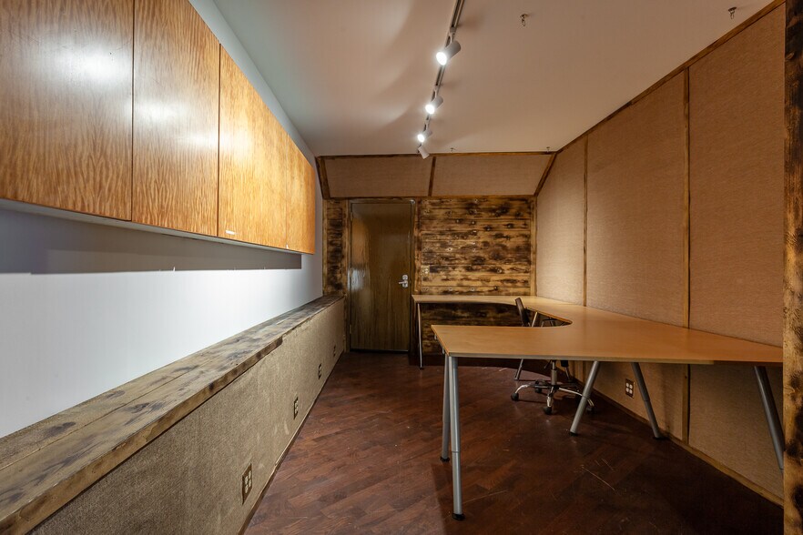 More Photos Of 2425 W 14th St, Chicago Loft Creative Space For Lease