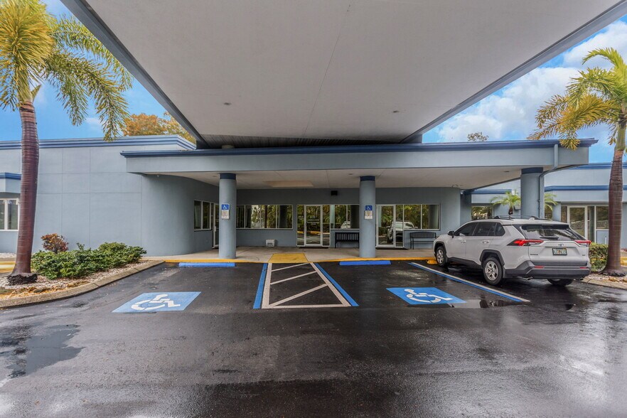 More Photos Of 7641 66th St N, Pinellas Park Medical For Sale