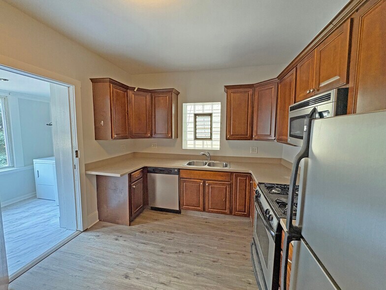 More Photos Of 2754 W Giddings St, Chicago Apartments For Sale