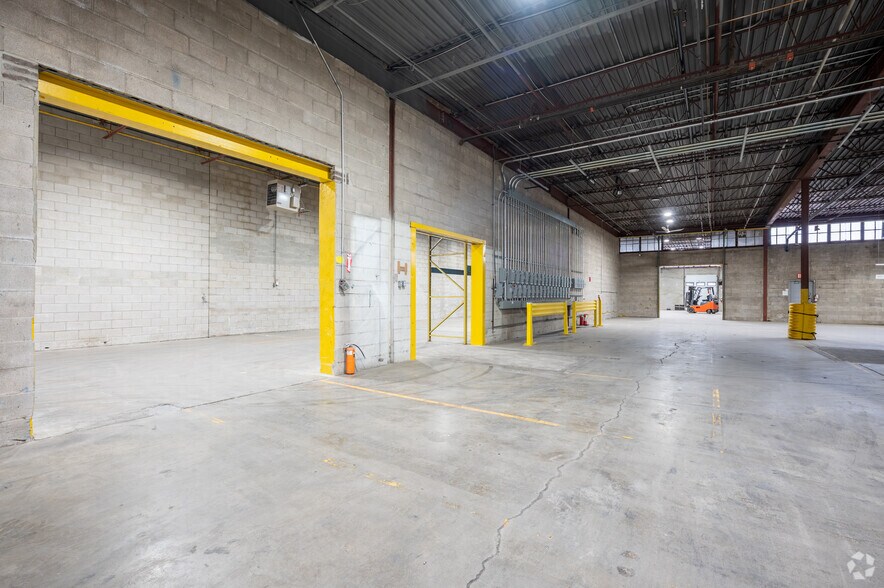 More Photos Of 25 Tangiers Rd, Toronto Service For Lease