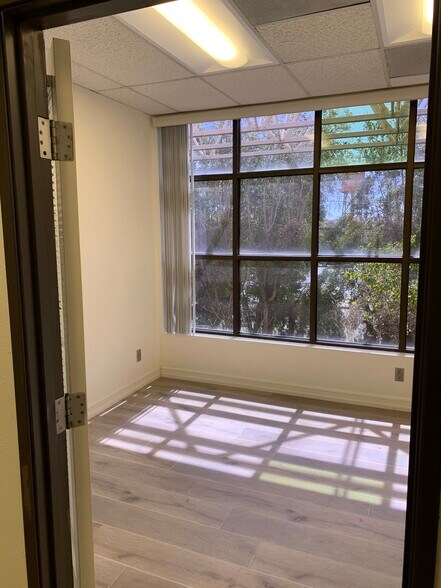 More Photos Of 20941-20945 Devonshire St, Chatsworth Medical For Lease