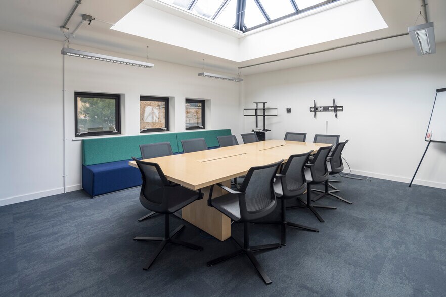 More Photos Of 91-94 Saffron Hl, London Office For Lease