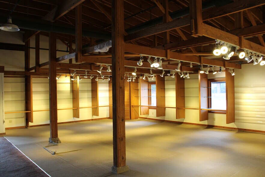 More Photos Of 310-340 Water St, Excelsior Freestanding For Lease