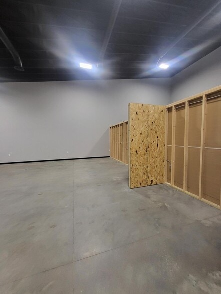 More Photos Of 1131 Lincoln Ave SW, Huron Freestanding For Lease