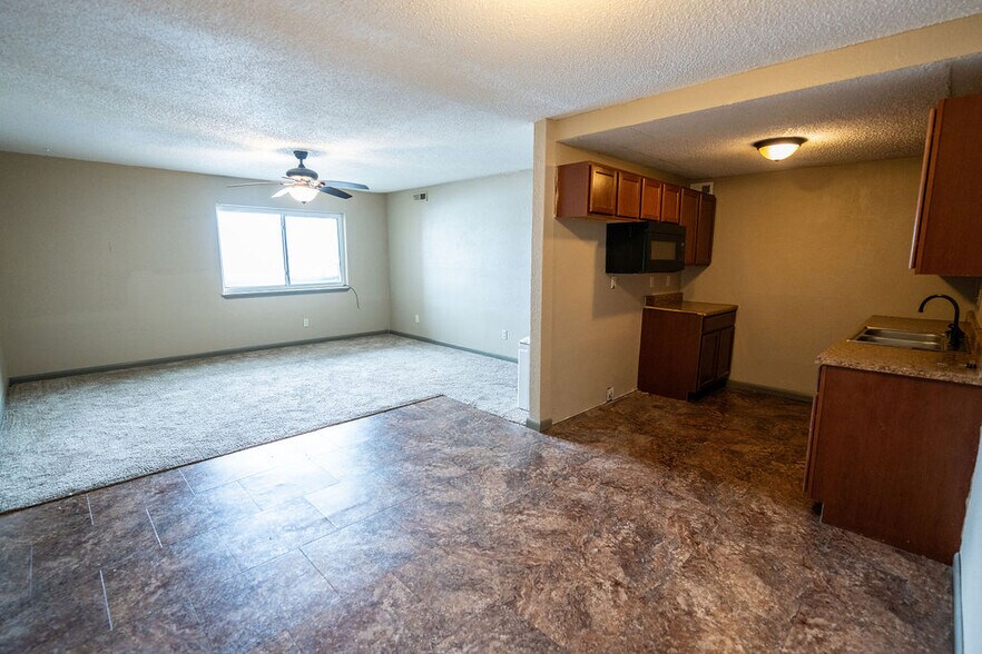 More Photos Of 300 E Windsor, Arkansas City Apartments For Sale