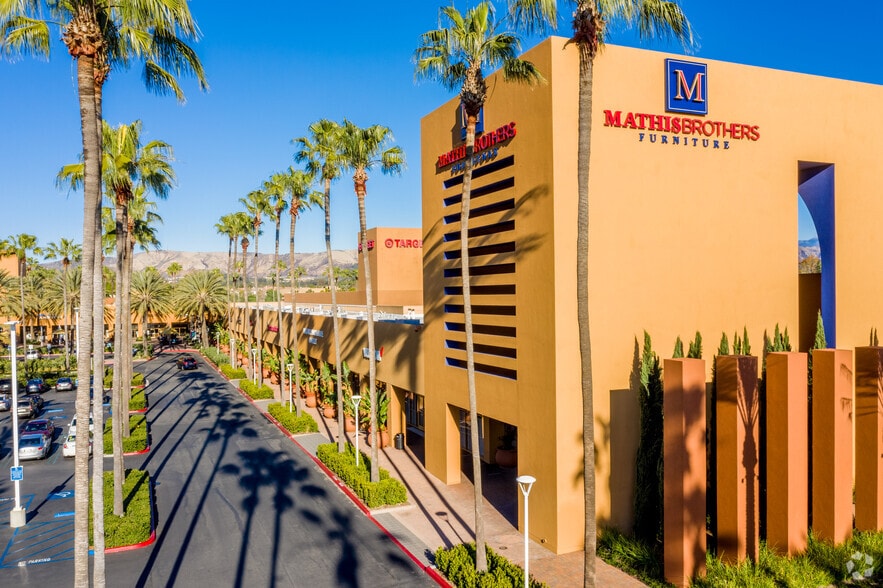 More Photos Of 2915-3011 El Camino Real, Tustin Unknown For Lease