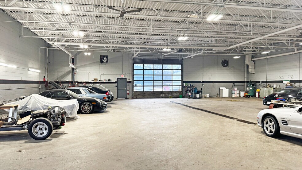 More Photos Of 601 W Roosevelt Rd, West Chicago Auto Dealership For Lease