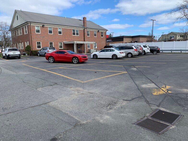 More Photos Of 960 Reservoir Ave, Cranston Office For Lease