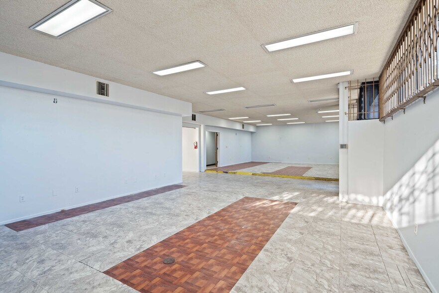 More Photos Of 1421 S Hill St, Los Angeles Warehouse For Lease