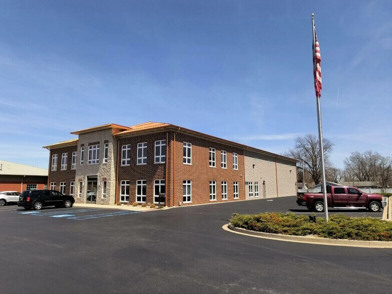 Primary Photo Of 530 N Indiana Ave, Crown Point Office For Lease