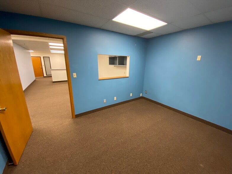 More Photos Of 2525 Nevada Ave N, Golden Valley Light Distribution For Sale