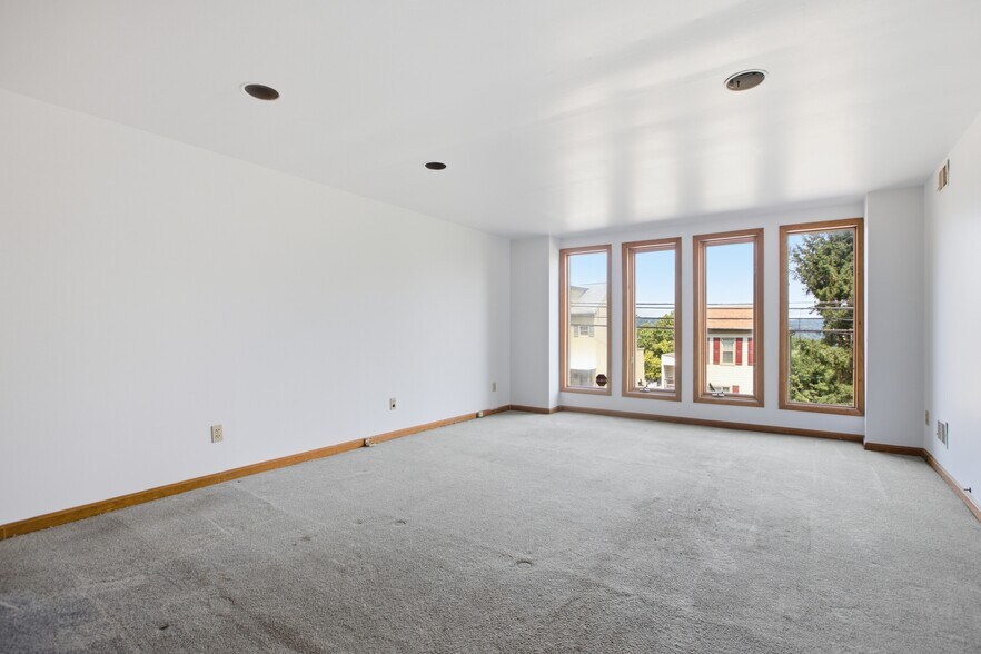 More Photos Of 3519 Bigelow Blvd, Pittsburgh Office For Sale