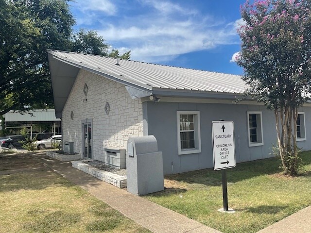 More Photos Of 8353 Lake June Rd, Dallas Religious Facility For Sale