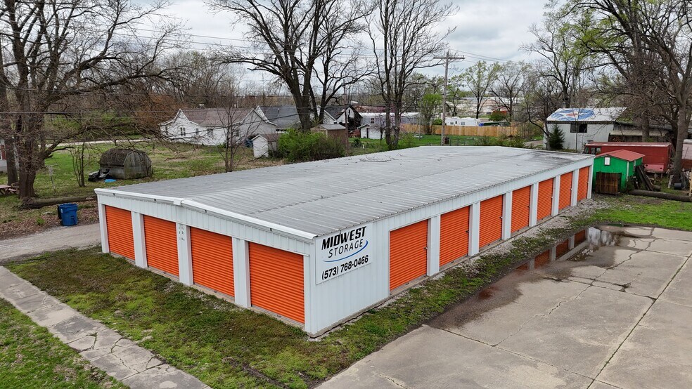 Primary Photo Of 602 N Poplar St, Centralia Self Storage For Sale