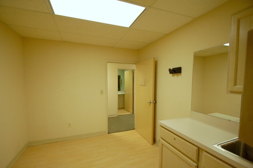 More Photos Of 8100 Ravines Edge Ct, Columbus Medical For Lease
