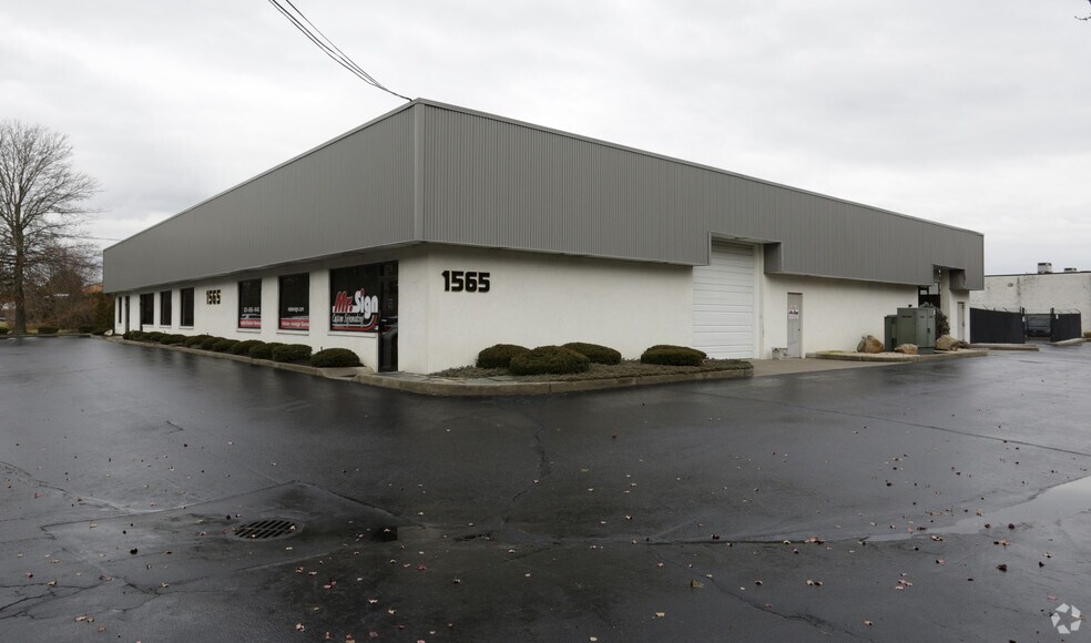 More Photos Of 1565 Sycamore Ave, Bohemia Warehouse For Lease