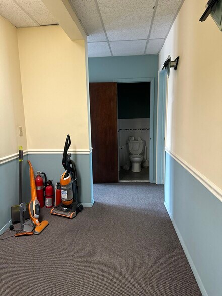 More Photos Of 5 E Palisade Ave, Englewood Storefront Retail Office For Lease