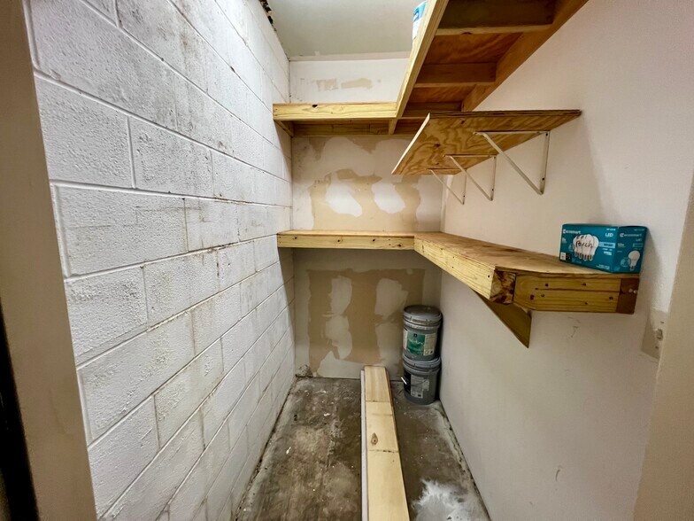 More Photos Of 11818 Warfield St, San Antonio Service For Lease