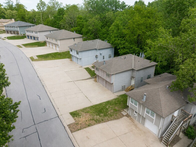 More Photos Of 8213 N Everton Ave, Kansas City Multifamily For Sale