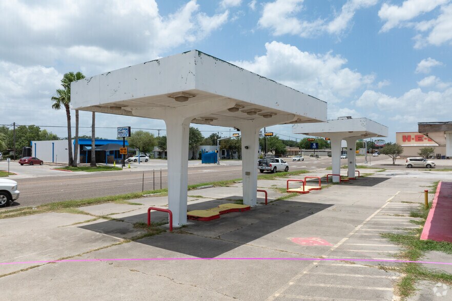 More Photos Of 606 E King Ave, Kingsville Storefront Retail Office For Sale