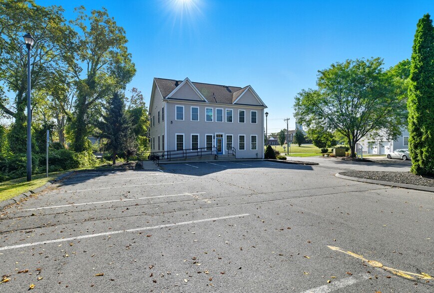 More Photos Of 5 Creamery Brk, East Granby Office For Sale