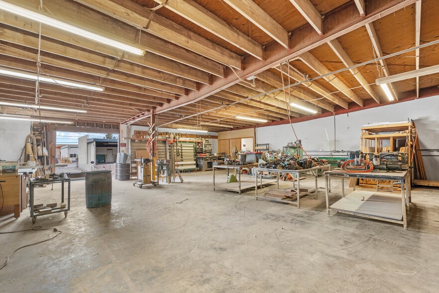 More Photos Of 491 W Rialto Ave, Rialto Manufacturing For Sale